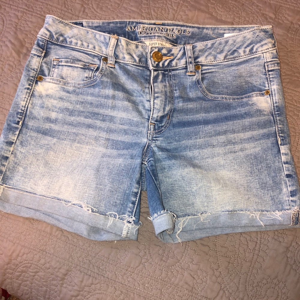 Light wash denim super stretch shorts